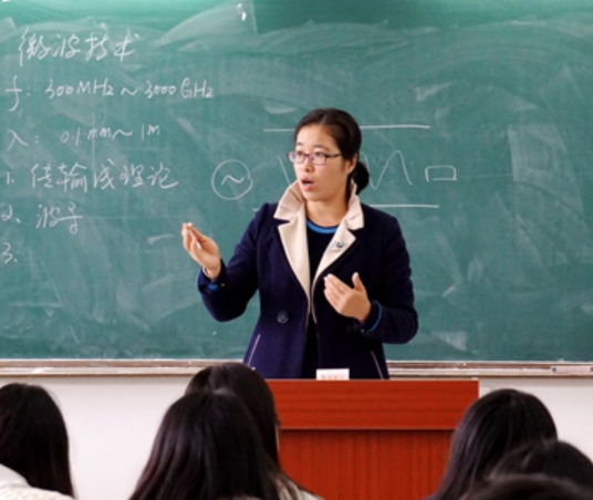 郑娟（广大附中教坛新秀）