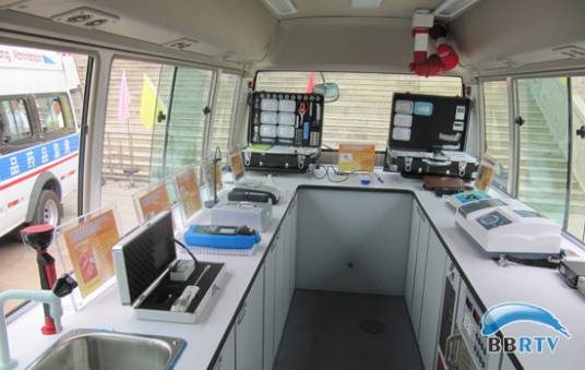 食品安全检测车