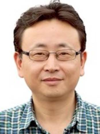 罗荣（泸州市医疗保障局原副局长）