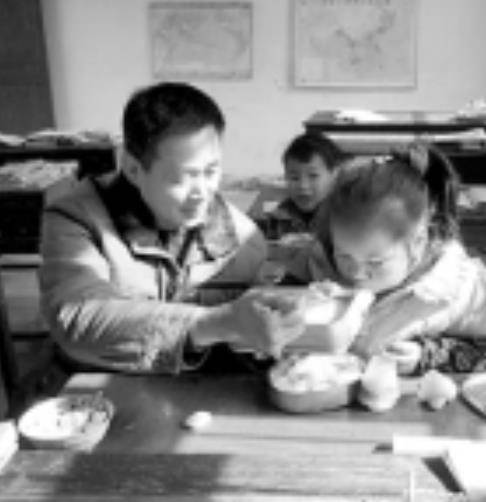 朱建成（浙江省常山县新昌乡达塘村小学教师）