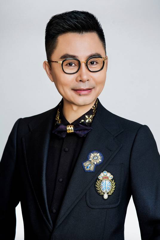 秦怡（国家著名化妆师）