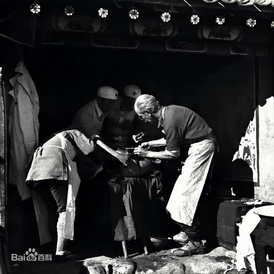 白求恩大夫（吴印咸摄影作品）