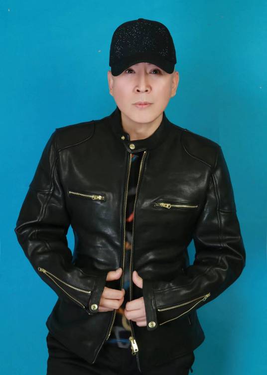 金鹰（中国男歌手）