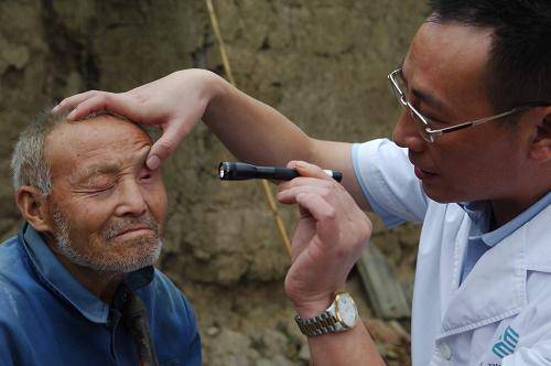 百万贫困白内障患者复明工程