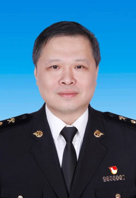 王珀（银川海关政治部主任、党委委员）