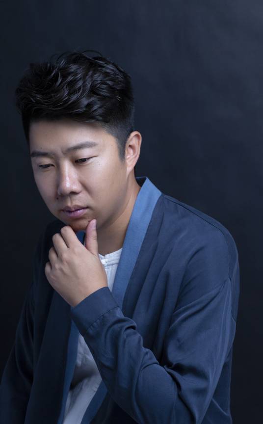 高玉龙（辽宁省喀左县职业中专紫砂陶艺专业紫砂制壶教师）