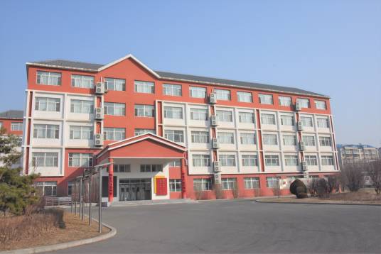 鞍山华育高中