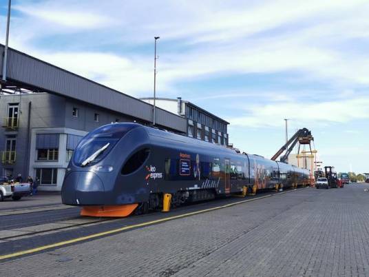 “天狼星号”电力动车组