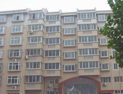 东苑小区（位于翟营大街与槐中路交叉口的住宅小区）