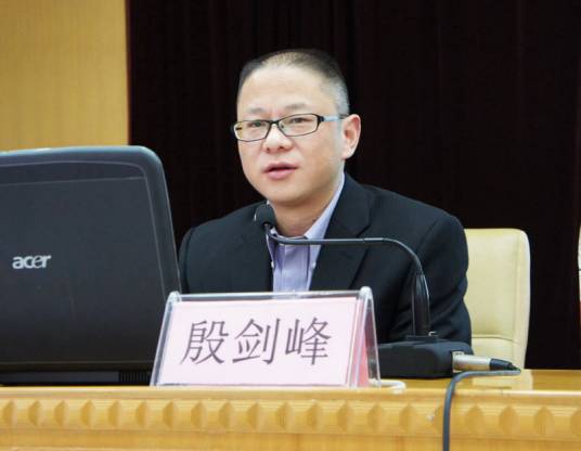 殷剑峰（浙商银行首席经济学家，对外经济贸易大学二级教授、博士生导师）