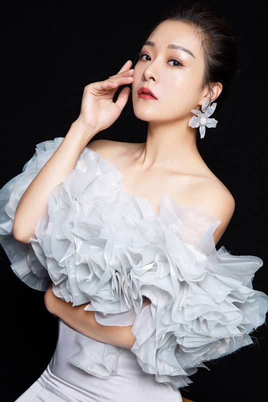 李思思（中国内地女演员，辽宁人民艺术剧院演员）