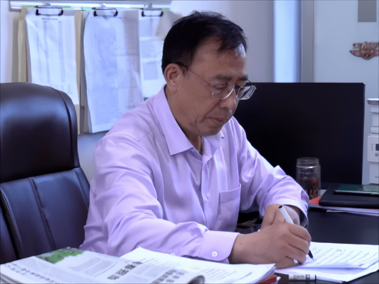 李坤鹏（武汉市新洲区第一中学党委副书记、校长）