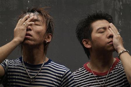 这样的夜里我容易喝醉