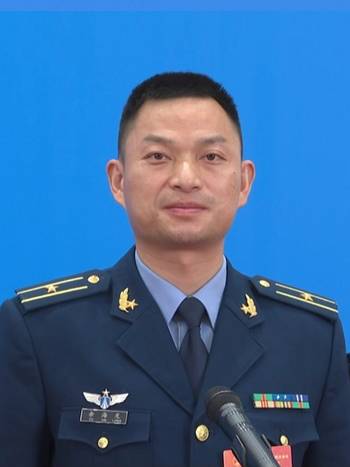 余海龙（空降兵某部“黄继光连”指导员）