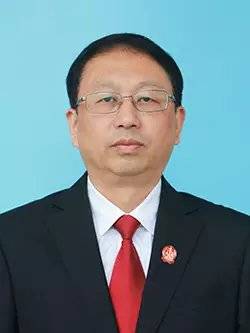 张经伟（湖南省常德市中级人民法院党组书记、院长）