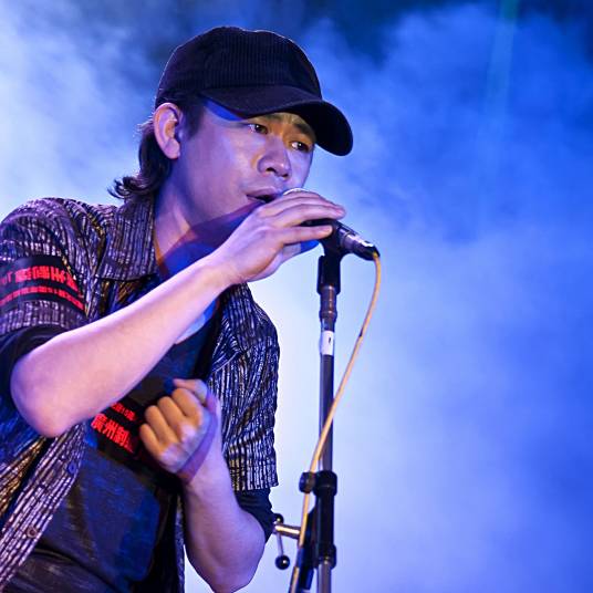 黄艺明（中国内地男歌手）