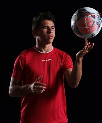 奥斯瓦尔多（1987年4月出生的巴西足球运动员）