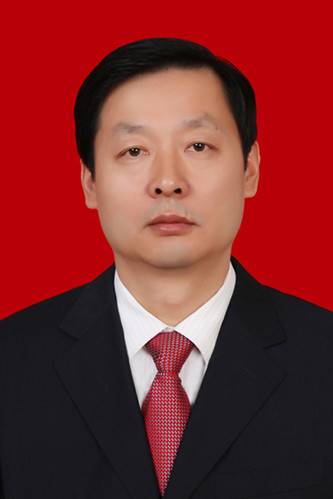 杨天龙（湖北省恩施州第九届人大常委会原秘书长）