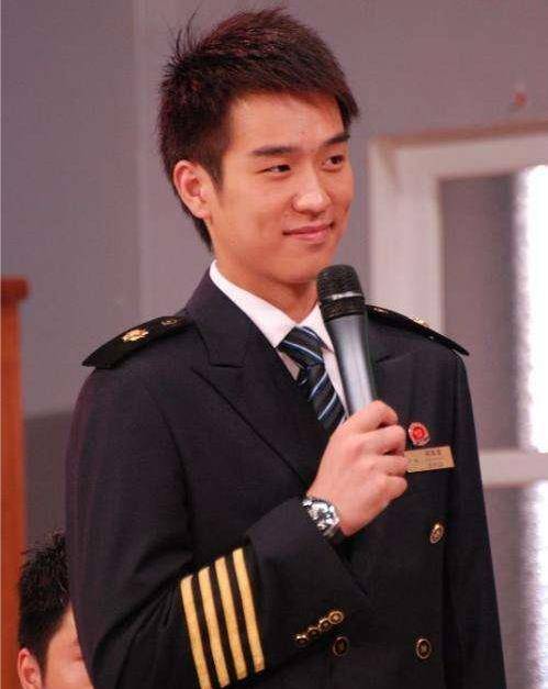 周权（平面男模）