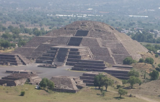 太阳月亮金字塔