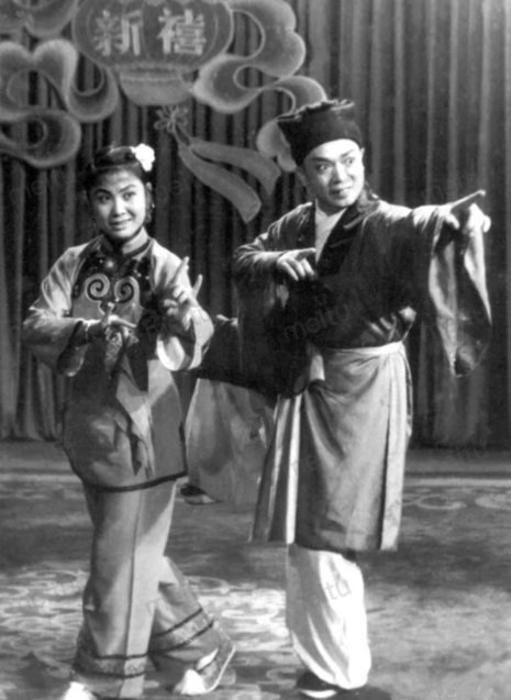夫妻观灯（1956年严凤英、王少舫主演黄梅戏经典作品）