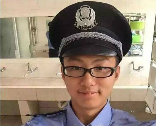 雷驰（8·12天津滨海新区爆炸事故牺牲消防员）