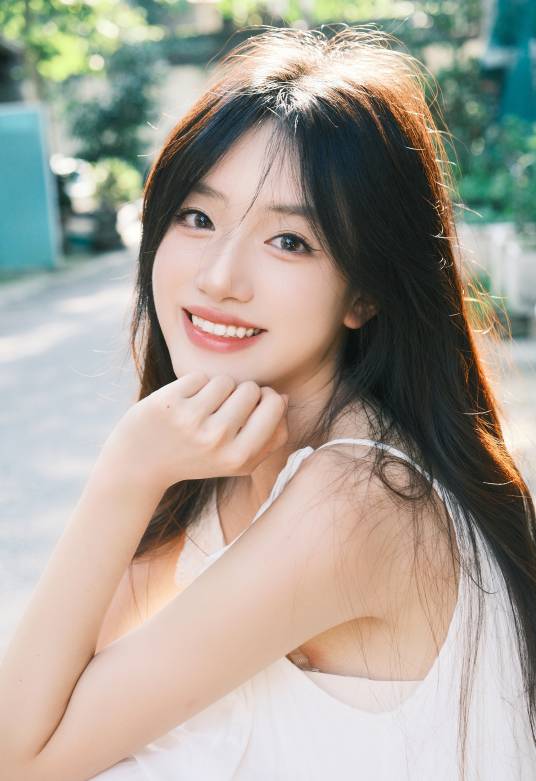 胡馨尹（中国内地女歌手、演员）