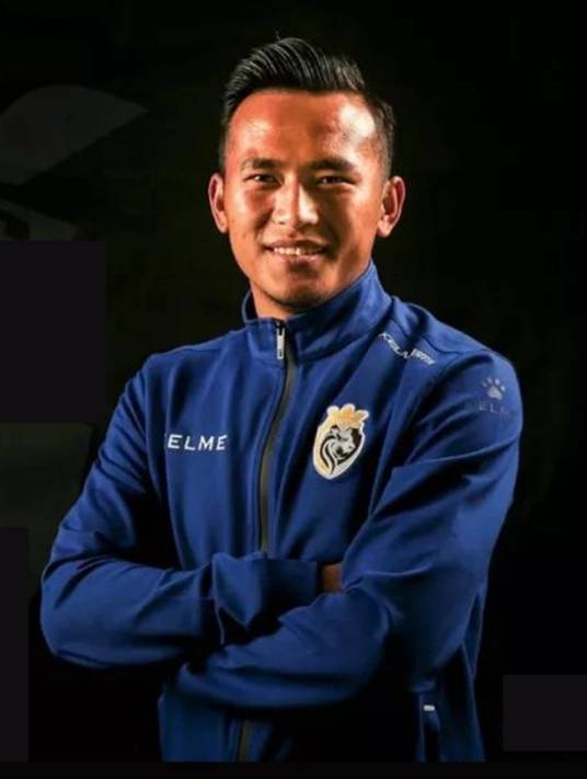 杨四平（纳西族职业足球运动员、教练员）