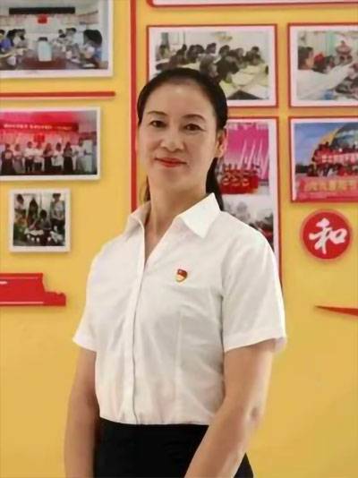 黄小娟（中共二十大代表，江西省抚州市南丰县琴城镇琴台路社区党总支书记、居委会主任）