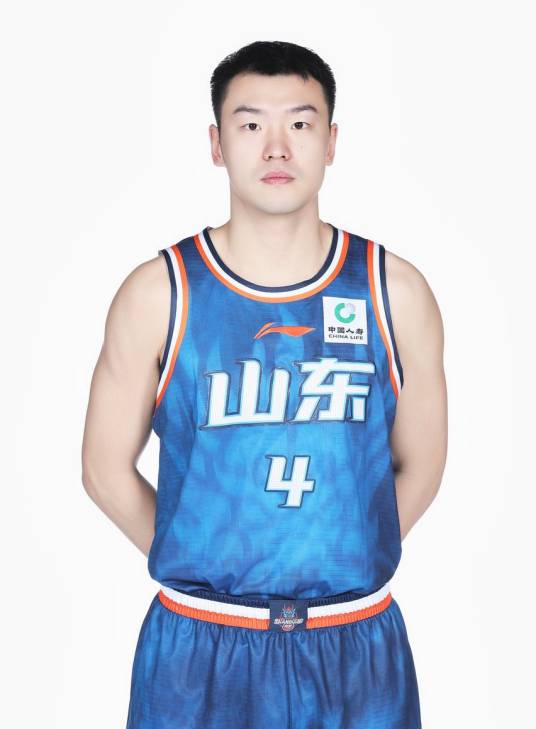 张辉（1996年1月出生的中国篮球运动员）