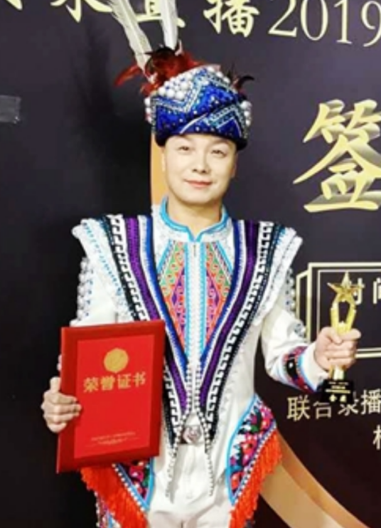 段勇（张家界魅力湘西歌手）